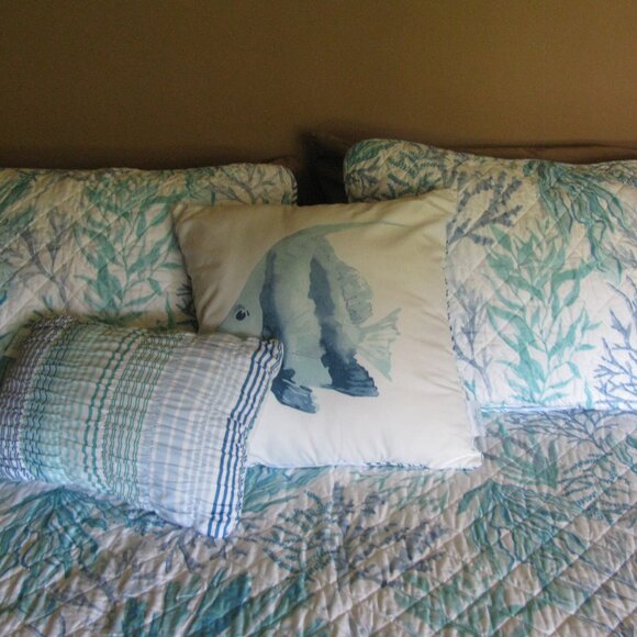 NEW! QUEEN SIZE QUILT SET W/ 2 SHAMS & 2 PILLOWS - SIGRID OLSEN - Picture 3 of 4